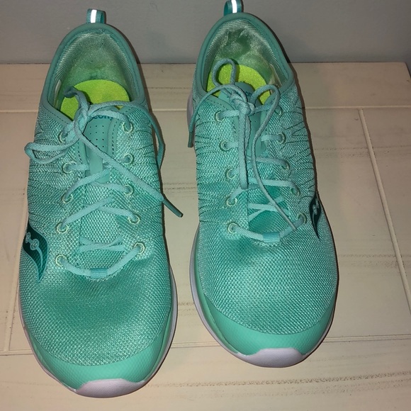 Saucony memory foam lightweight sneakers. - Picture 2 of 5